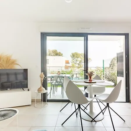 Superbe T2 Calme Avec Piscine Et Vue Mer