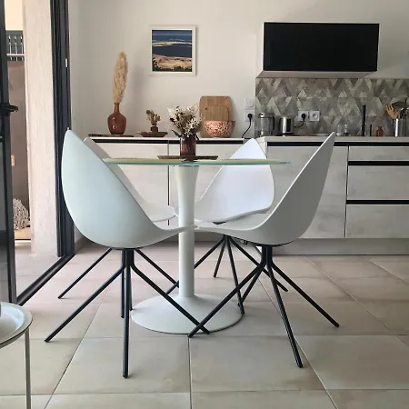 아파트 Superbe T2 Calme Avec Piscine Et Vue Mer Fréjus