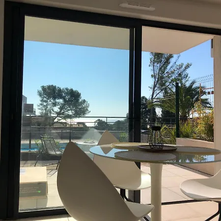 Superbe T2 Calme Avec Piscine Et Vue Mer * Frejus