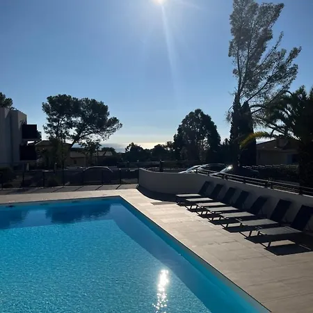 아파트 Superbe T2 Calme Avec Piscine Et Vue Mer Fréjus