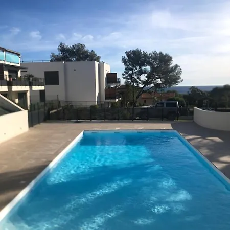 Superbe T2 Calme Avec Piscine Et Vue Mer * Frejus