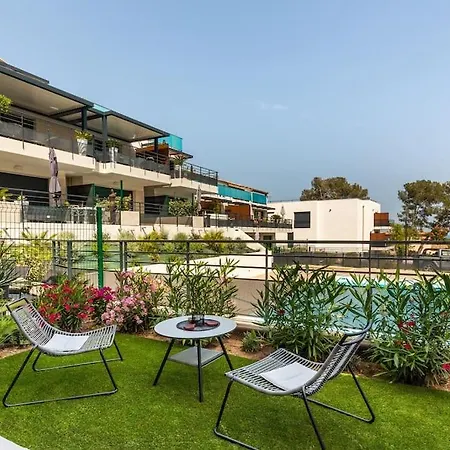 Superbe T2 Calme Avec Piscine Et Vue Mer